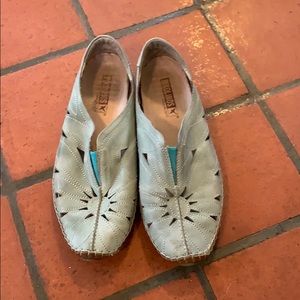Light sage green/teal Pikolinos